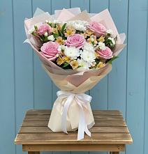 Букет цветов из:  Гвоздики, Орхидеи и Розы в Юрьевце