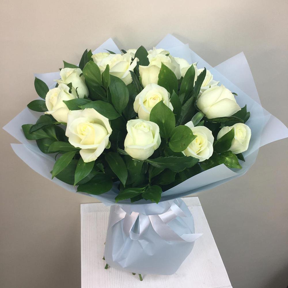Букет 15 Белых роз Проуд в Юрьевце