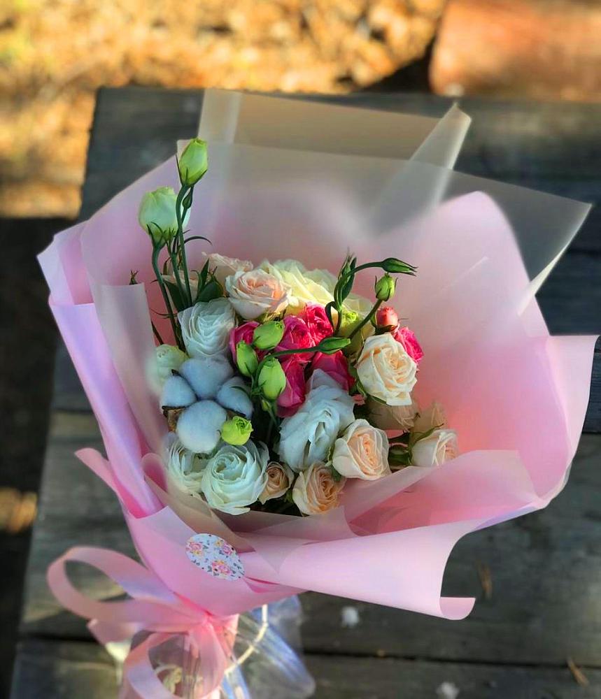 Букет цветов из: Розы и Лизиантусы в Юрьевце