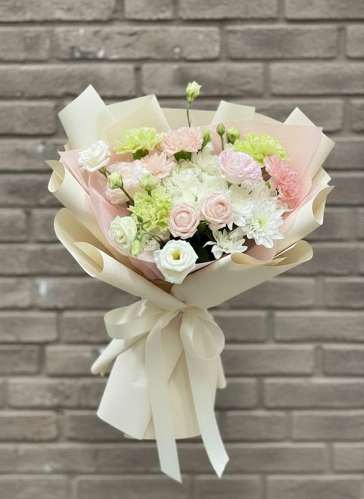 Букет цветов из: Гвоздики, Розы, Лизиантусы и Хризантемы в Юрьевце