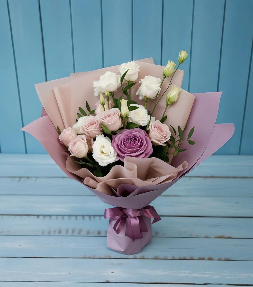 Букет цветов из: Розы и Лизиантусы в Юрьевце